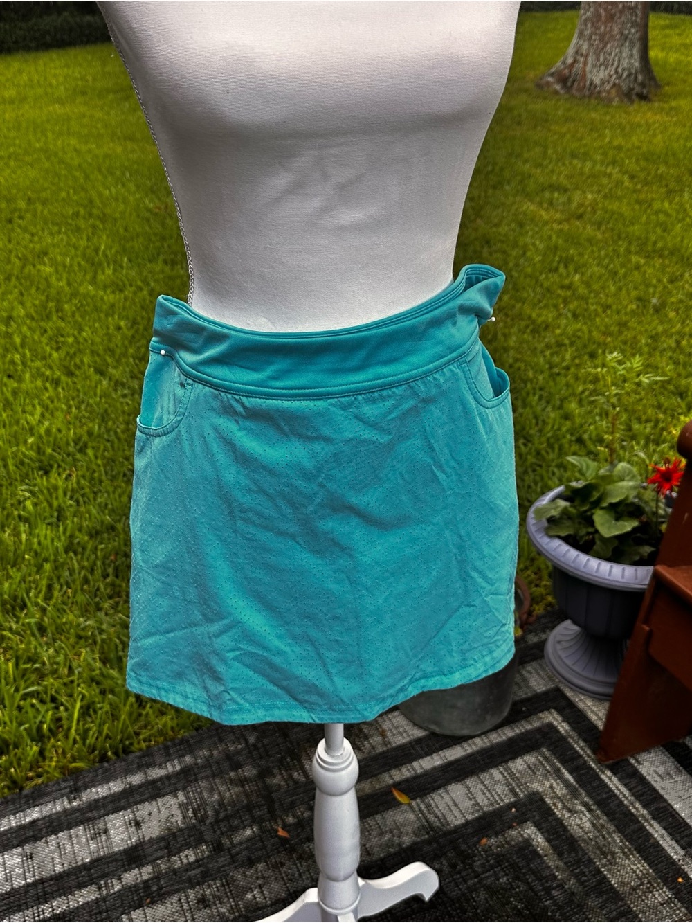 Sigrid Olsen Light Blue Sleeveless top with Geometric Print and callaway skirt - Picture 6 of 6